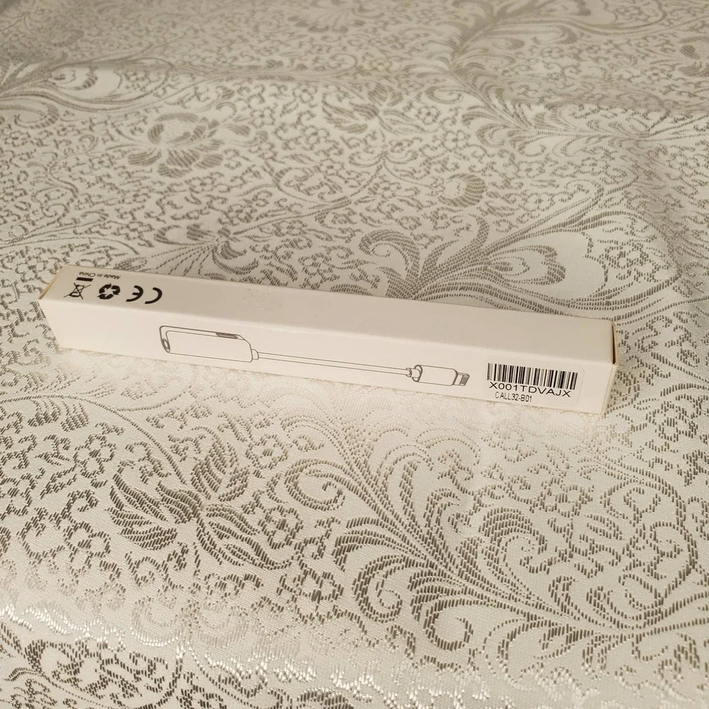 L32‎ 8-pin connector to 3.5mm Headphone Jack Adapter for i Phone CALL32-B01